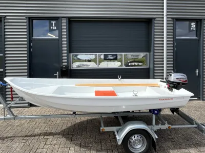 kleine polyester boot op trailer