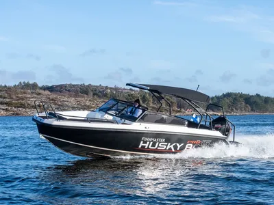 aluminium motorboot op zee