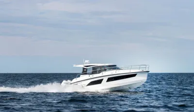 cabineboot op open water