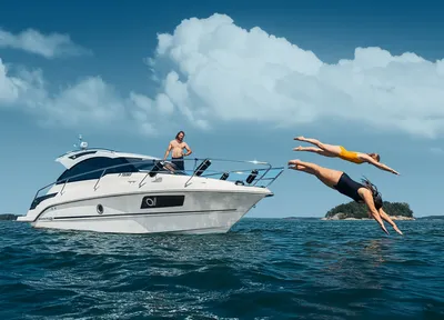 motorboot op open water met springende zwemmers