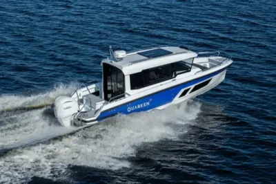 motorboot op open water