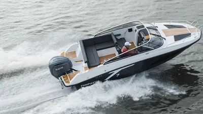 open boot vaart over het water