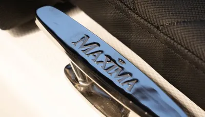 close-up van metalen kikkertje en bekleding