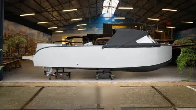 aluminium tender binnen in loods