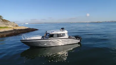 hardtopboot op rustig water