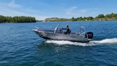 aluminium boot op open water