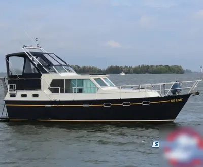 motorjacht op open water