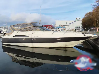 sportcruiser afgemeerd in jachthaven
