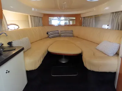 kajuit met beige ronde zithoek