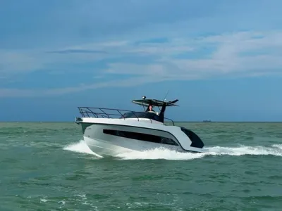 sportcruiser op zee in beweging