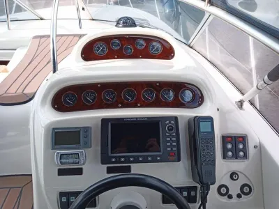 Stuurstand met instrumenten en elektronica