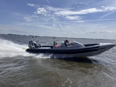 RIB-boot varend op open water