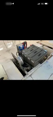 batterijcompartiment en elektromotor in sloep