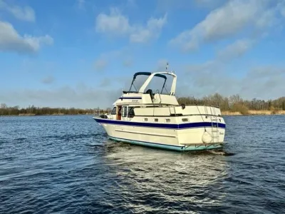 motorjacht op open water