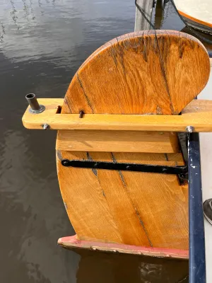 close-up van houten roer van boot