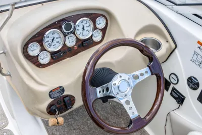 besturing en dashboard van een boot