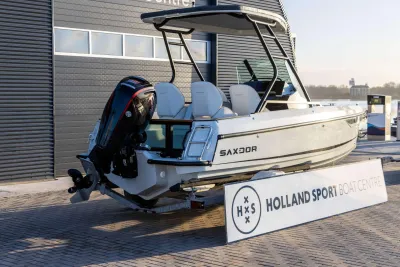 snelboot op trailer bij jachthaven