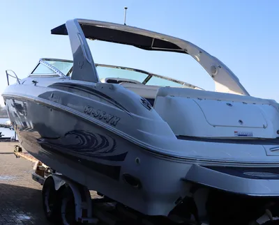 sportboot op trailer bij jachthaven