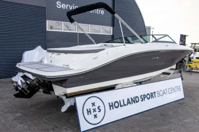 snelboot buiten bij servicecentrum
