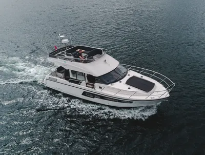 motorjacht op open water