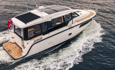 motorjacht op open water