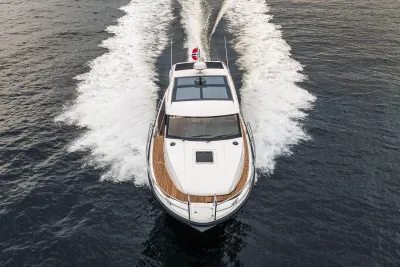 boot van boven op open water