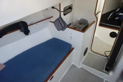 kajuit met slaapbank en kookgelegenheid