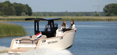 elektrische tender op open water
