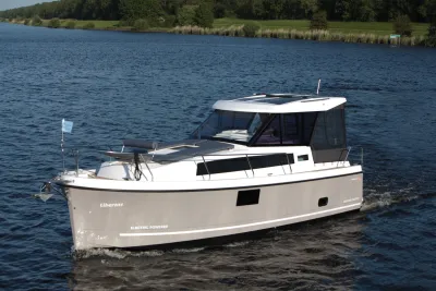 kajuitboot op open water