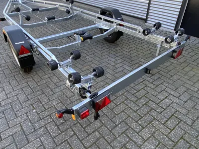 boottrailer op bestrating