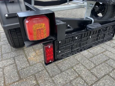 achterlicht en kentekenhouder van trailer