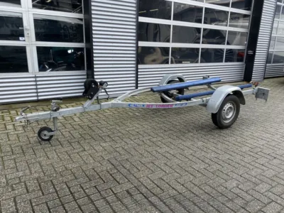 boottrailer op parkeerplaats