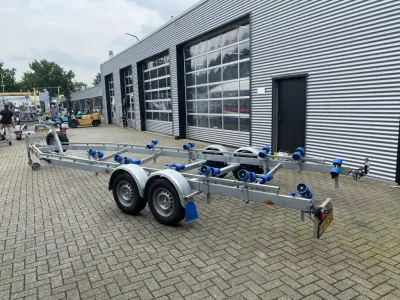 tandemasser trailer op buitenlocatie