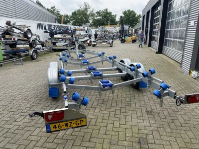 tandemasser trailer op buitenlocatie