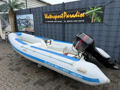 opblaasbare rubberboot met buitenboordmotor