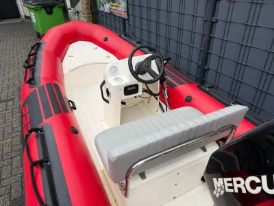 rode opblaasbare rib met console en zitbank