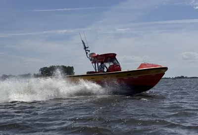 reddingsboot op het water