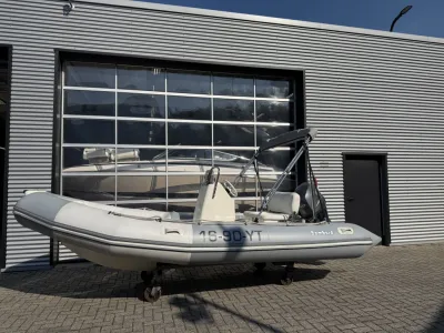 RIB op wielen voor bedrijfsgebouw