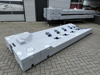 modulair dockingsysteem voor jetski op terrein