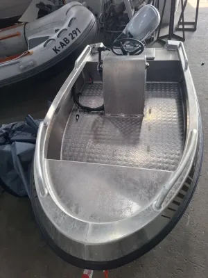 aluminium consoleboot in opslag