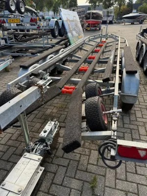 boottrailer op parkeerterrein