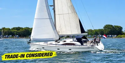zeiljacht varend op open water