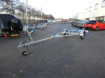 trailer op buitenterrein