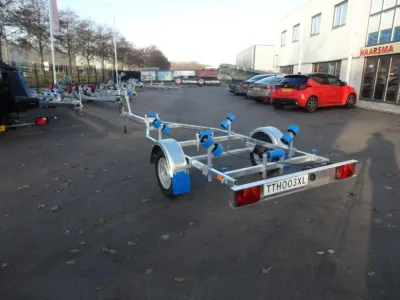boottrailer op parkeerterrein