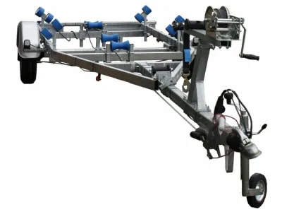 boottrailer op witte achtergrond