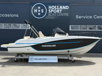 open consoleboot op trailer in showroom