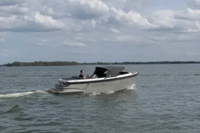 motorboot op open water