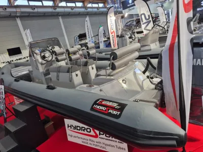 grijze RIB-boot op beursvloer