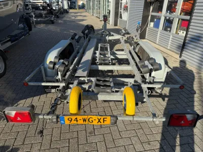 boottrailer op buitenparkeerplaats