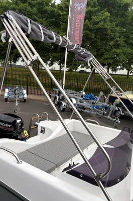 klein open boot op trailerterrein